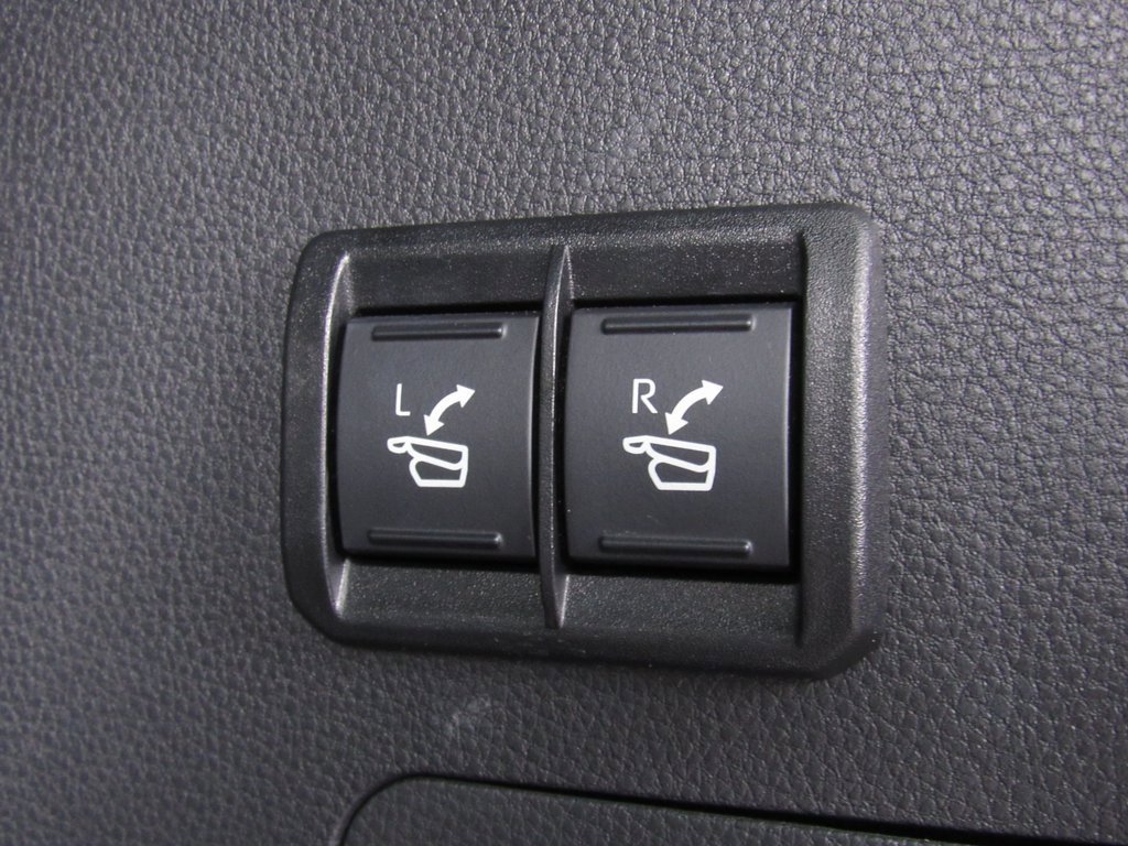 Certified 2025 Toyota Sequoia Platinum image 27