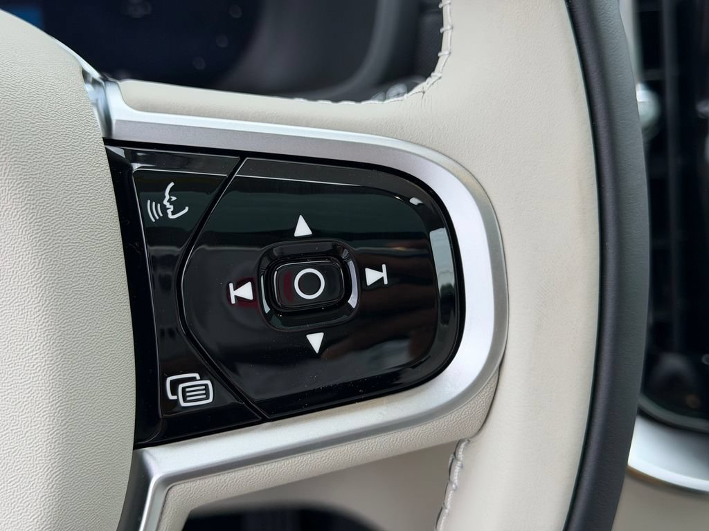 New 2026 Volvo XC90 T8 Ultra w/ Protection Package Premier AWD/4WD image 17