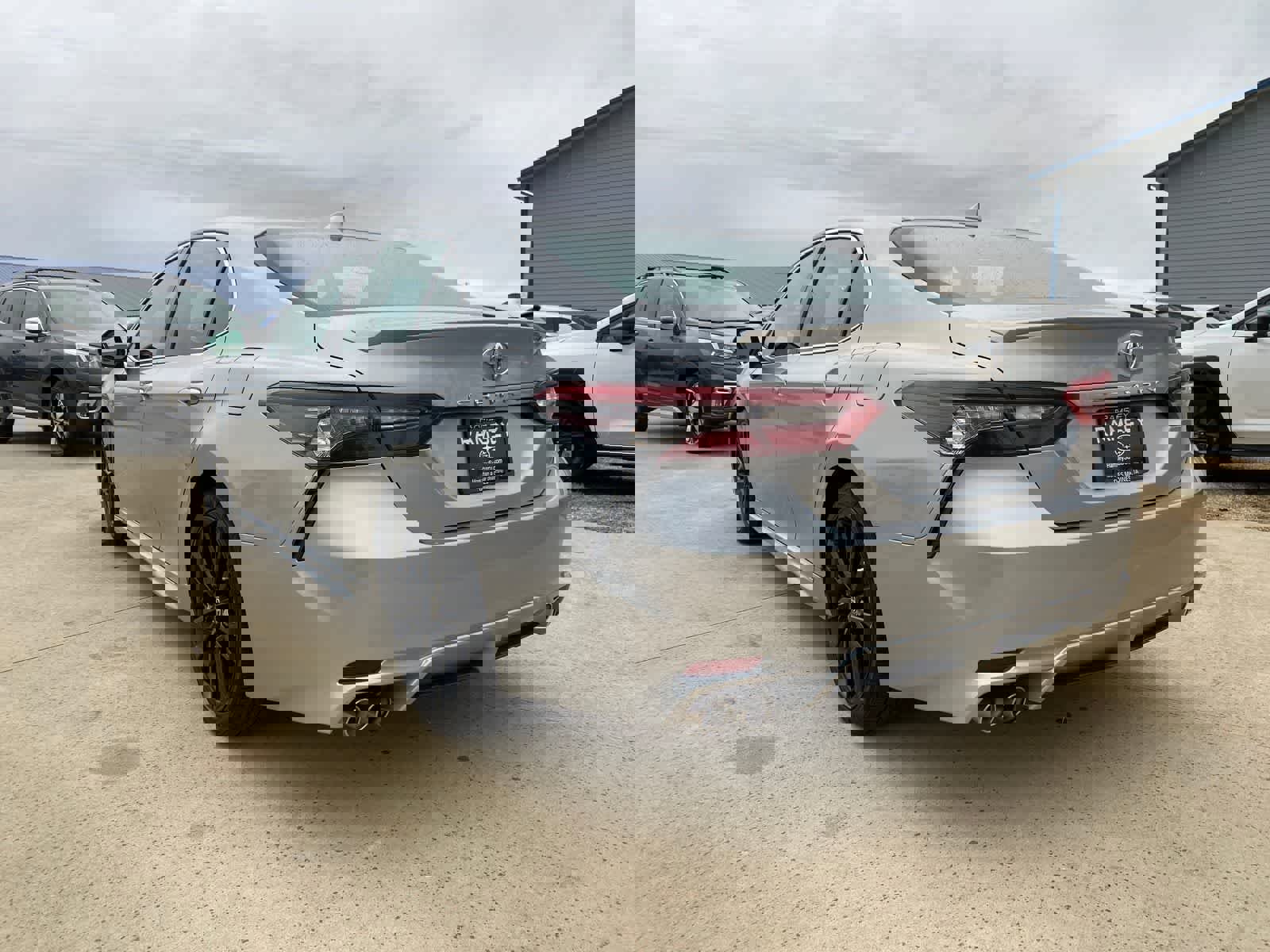 Used 2022 Toyota Camry XSE image 4