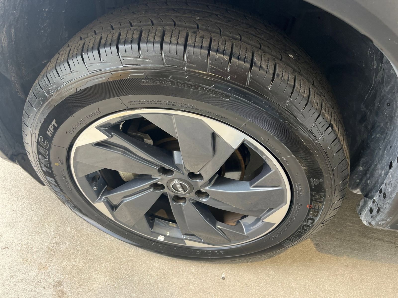 Used 2025 Nissan Rogue SV FWD image 32