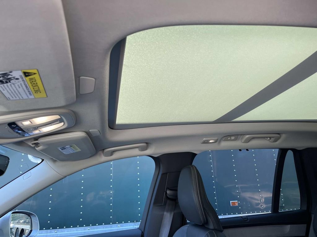 Used 2025 Volvo XC90 B6 Ultra image 30