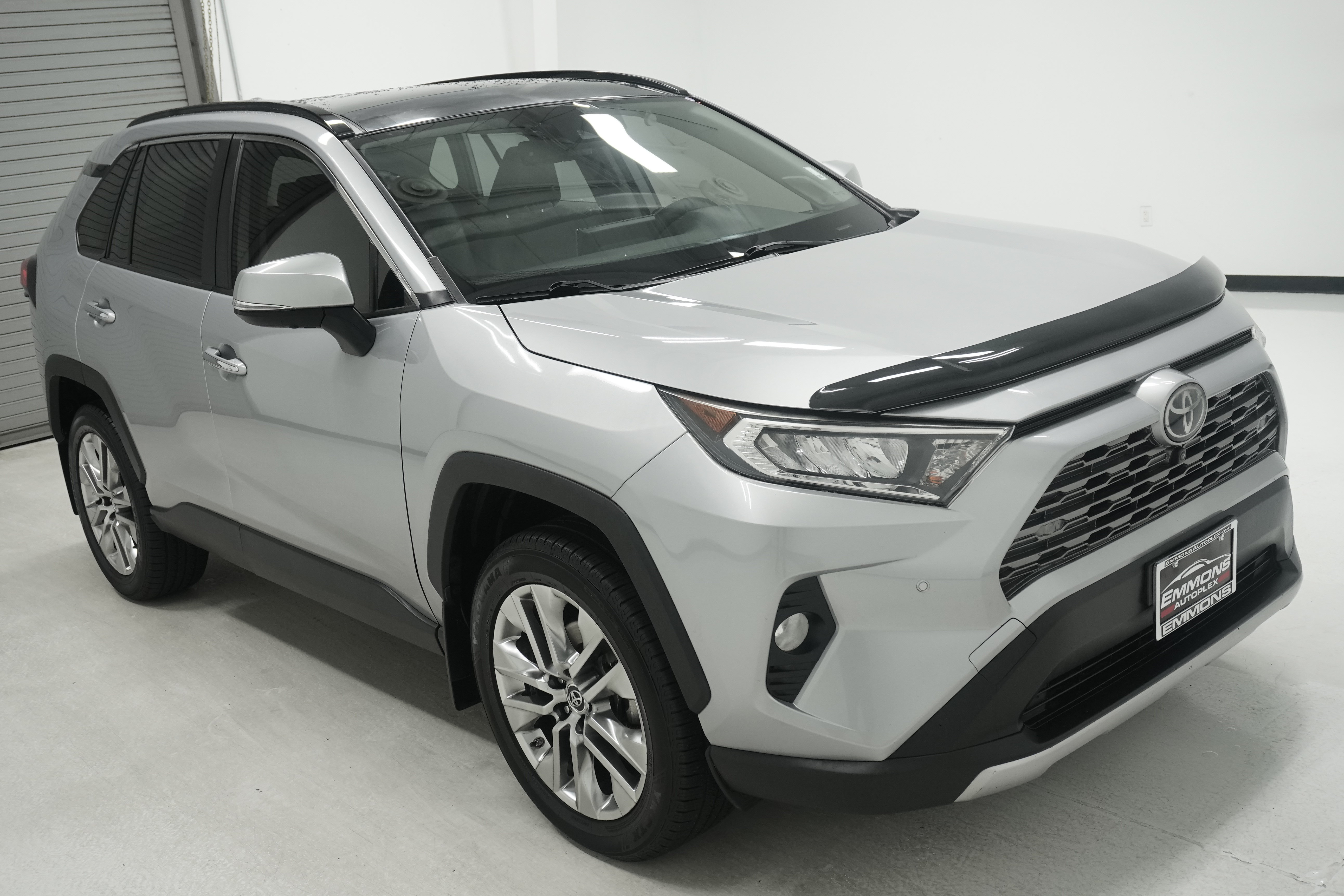 Used 2019 Toyota RAV4 Limited w/ Advanced Technology Package AWD/4WD image 3