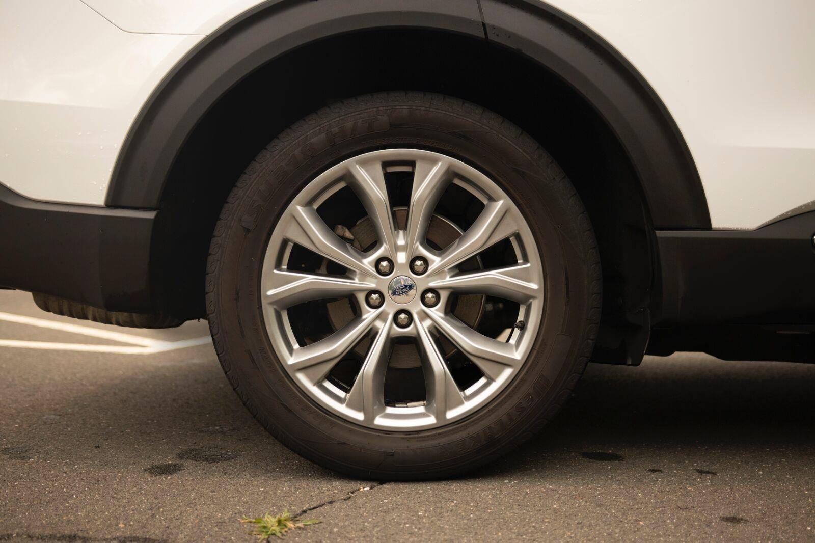 Used 2020 Ford Explorer XLT w/ Equipment Group 202A AWD/4WD image 29