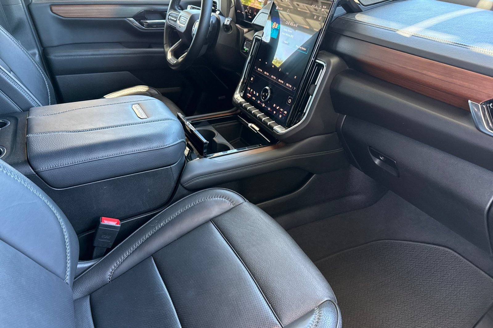 Used 2025 GMC Yukon Denali AWD/4WD image 26