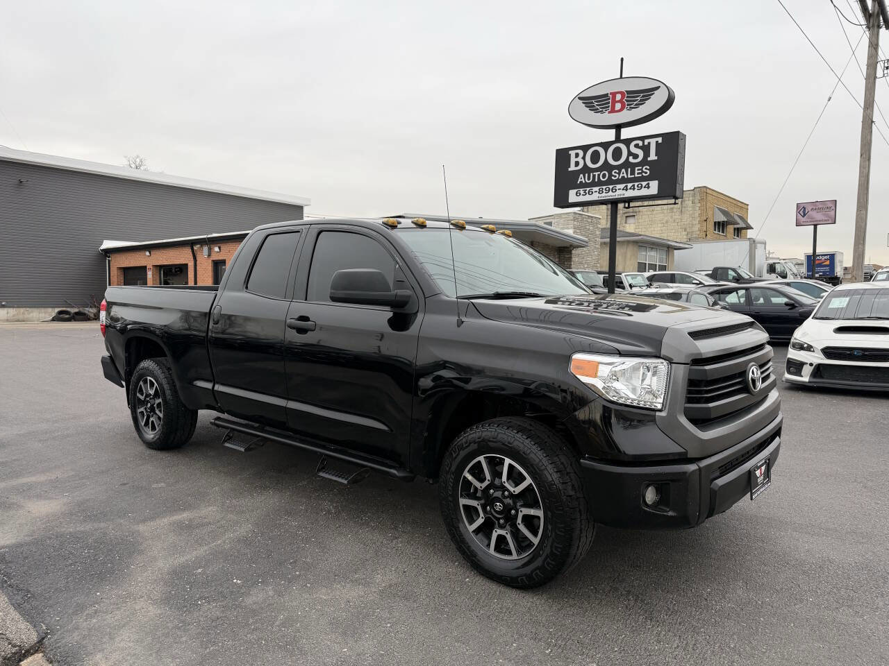 Used 2017 Toyota Tundra SR5 AWD/4WD image 1