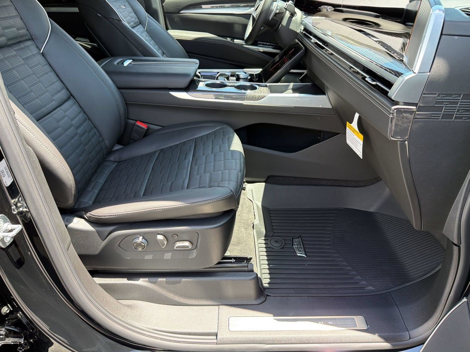 New 2026 Cadillac Escalade V w/ LPO, ONYX Package AWD/4WD image 23