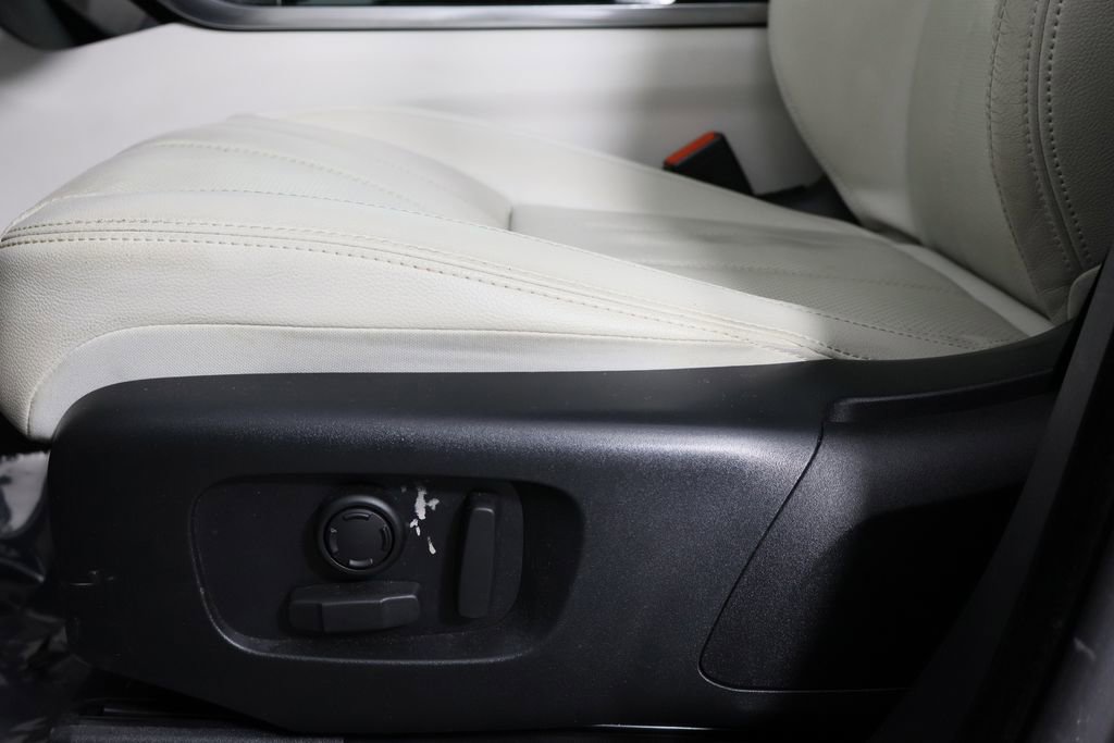 Used 2021 Land Rover Range Rover Velar R-Dynamic S image 23