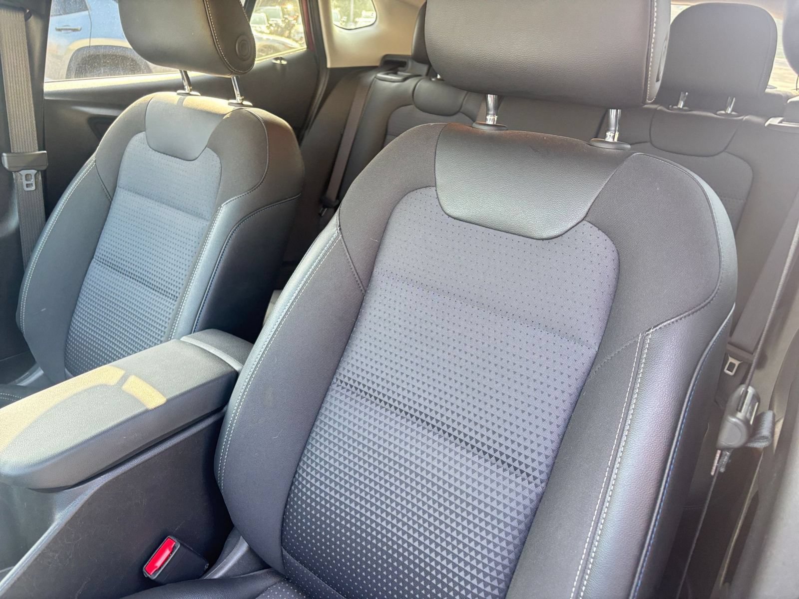 Used 2025 Chevrolet Trax LT w/ LT Convenience Package FWD image 34