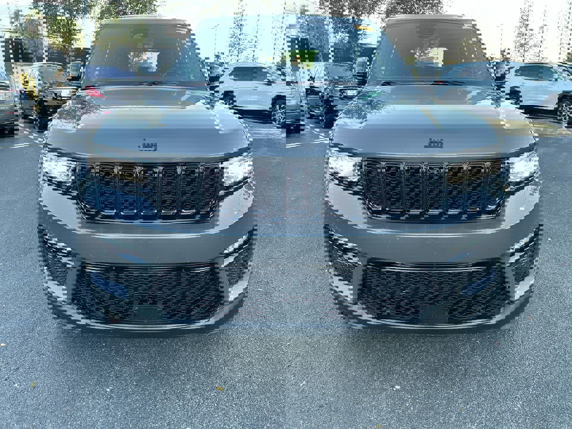 Used 2025 Jeep Grand Cherokee Limited image 3