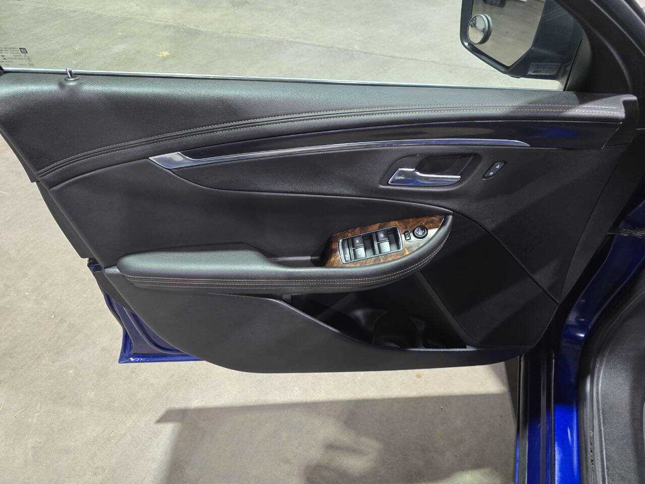 Used 2014 Chevrolet Impala LT w/ Convenience Package image 26