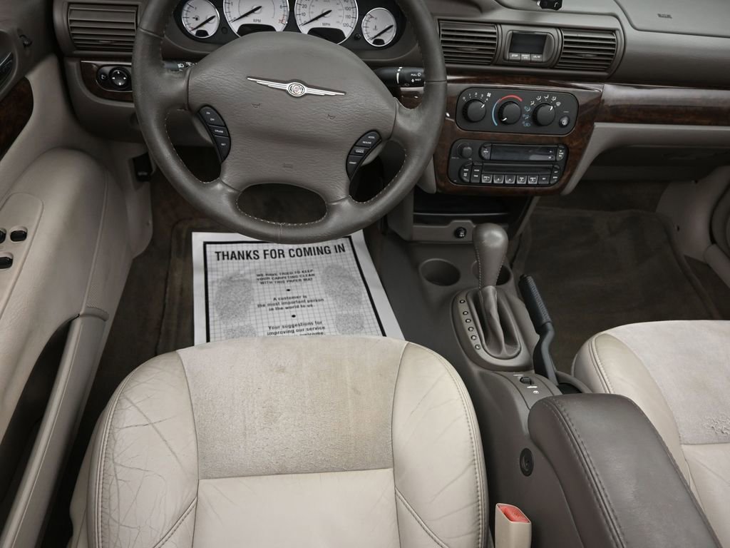 Used 2005 Chrysler Sebring Limited image 10