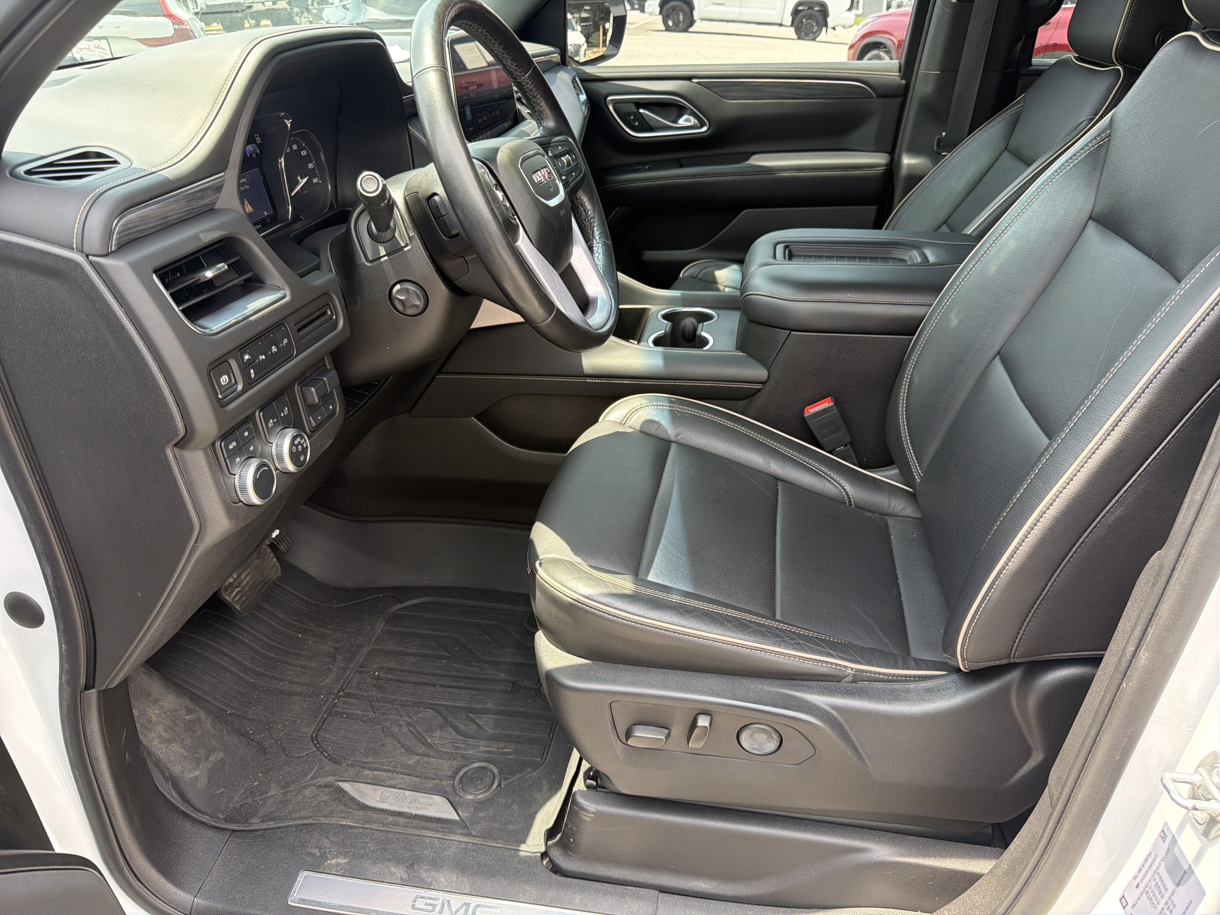 Certified 2021 GMC Yukon XL SLT w/ SLT Luxury Plus Package AWD/4WD image 10