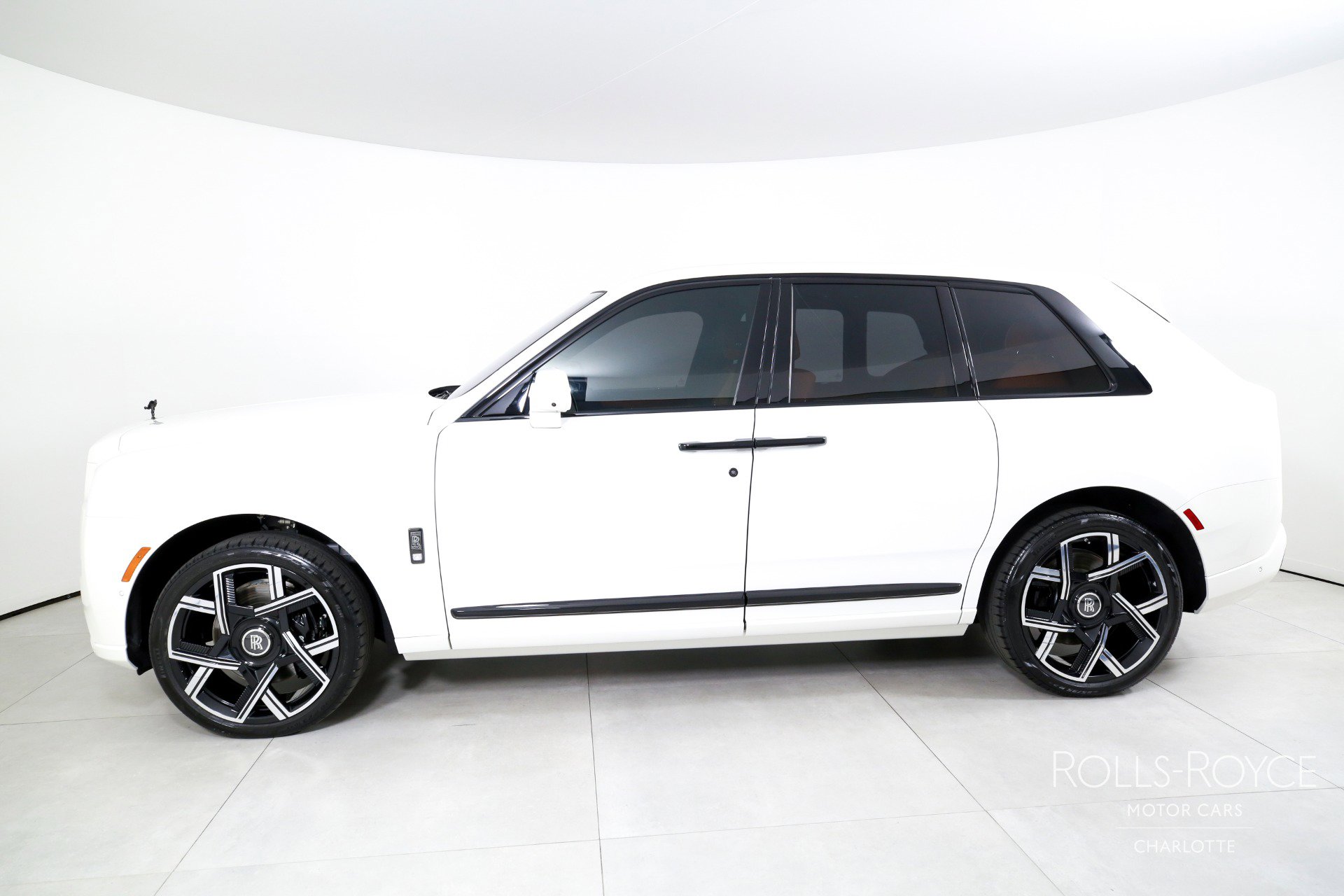 Used 2025 Rolls-Royce Cullinan Black Badge image 3