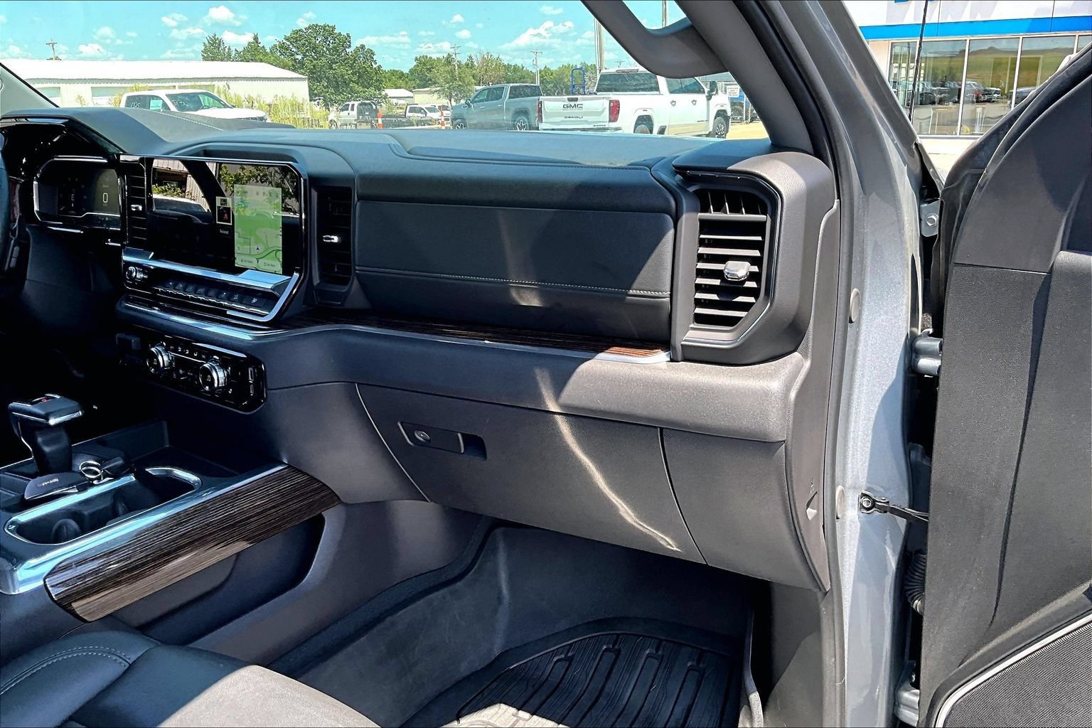 Used 2024 GMC Sierra 1500 Elevation w/ Elevation Premium Package AWD/4WD image 16