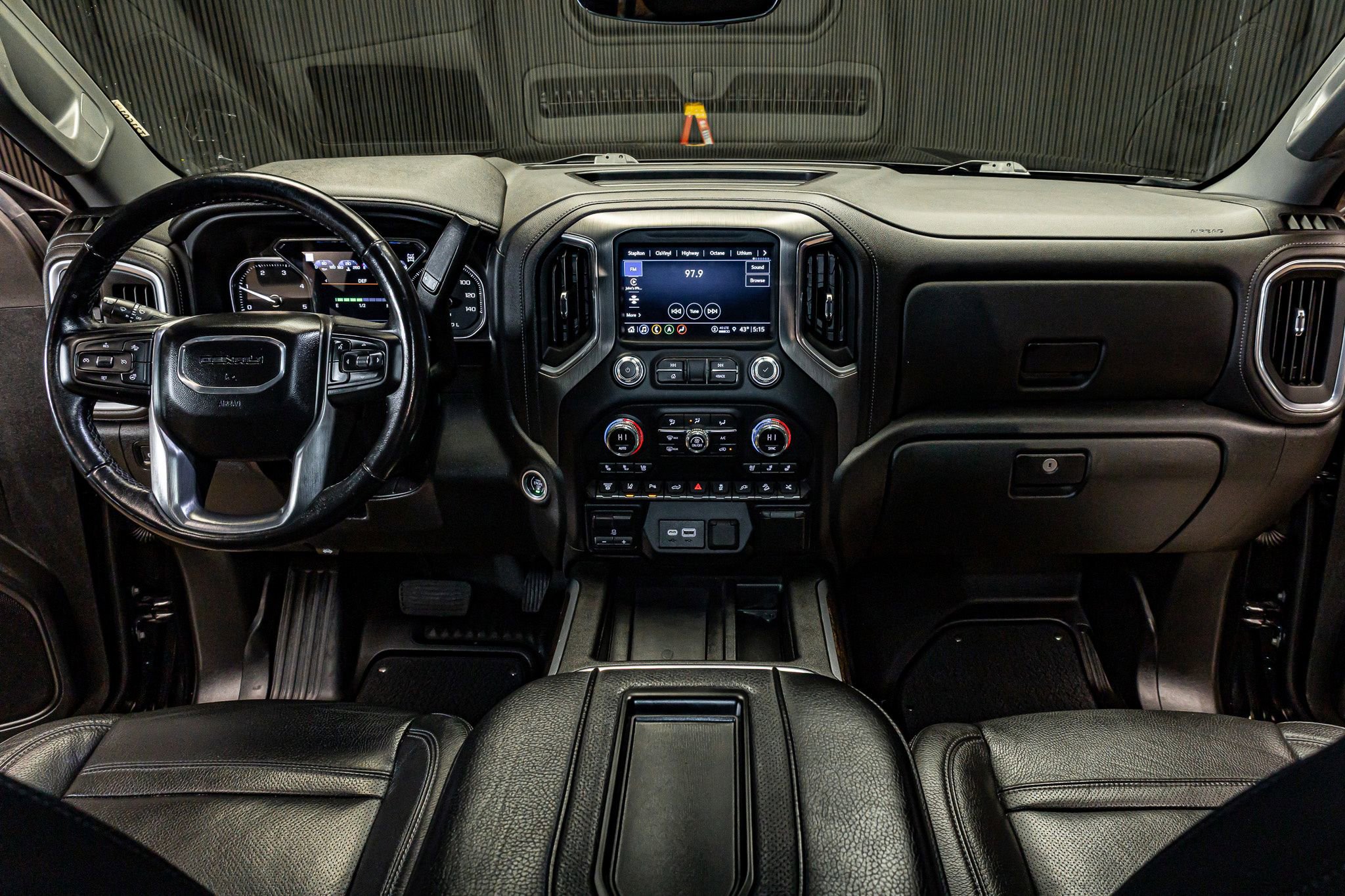 Used 2022 GMC Sierra 2500 Denali w/ Denali Black Diamond Edition image 14