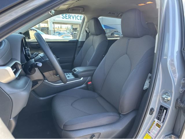 Used 2024 Toyota Highlander LE FWD image 25
