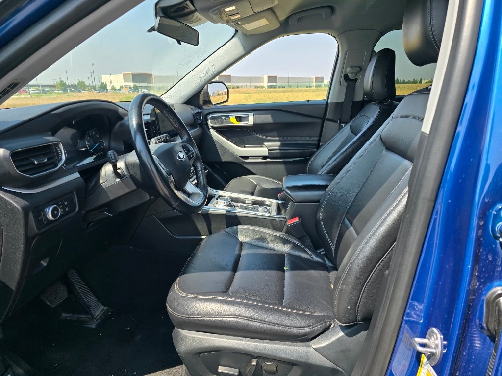 Used 2021 Ford Explorer XLT w/ Equipment Group 202A AWD/4WD image 13