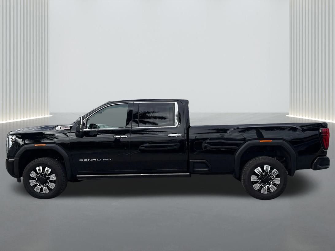 Used 2025 GMC Sierra 3500 Denali image 8