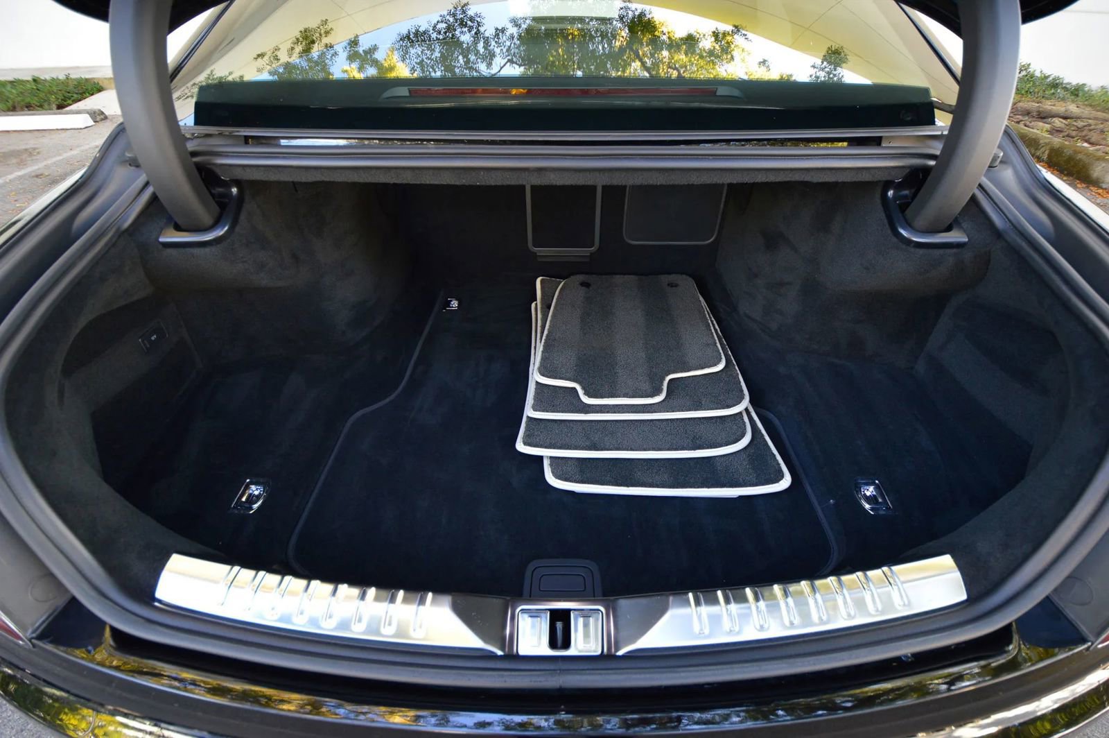 Used 2022 Bentley Flying Spur V8 image 73