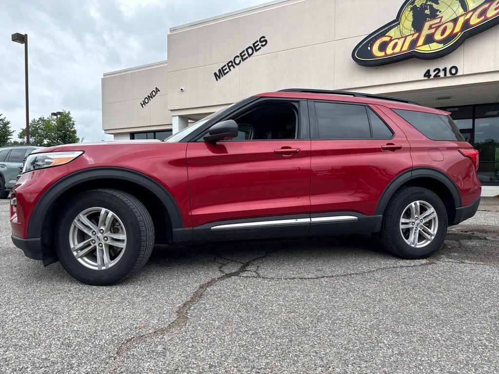 Used 2024 Ford Explorer XLT w/ Equipment Group 202A AWD/4WD image 7