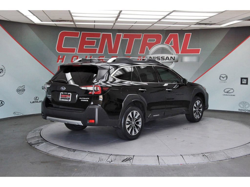 Used 2025 Subaru Outback Touring AWD/4WD image 5