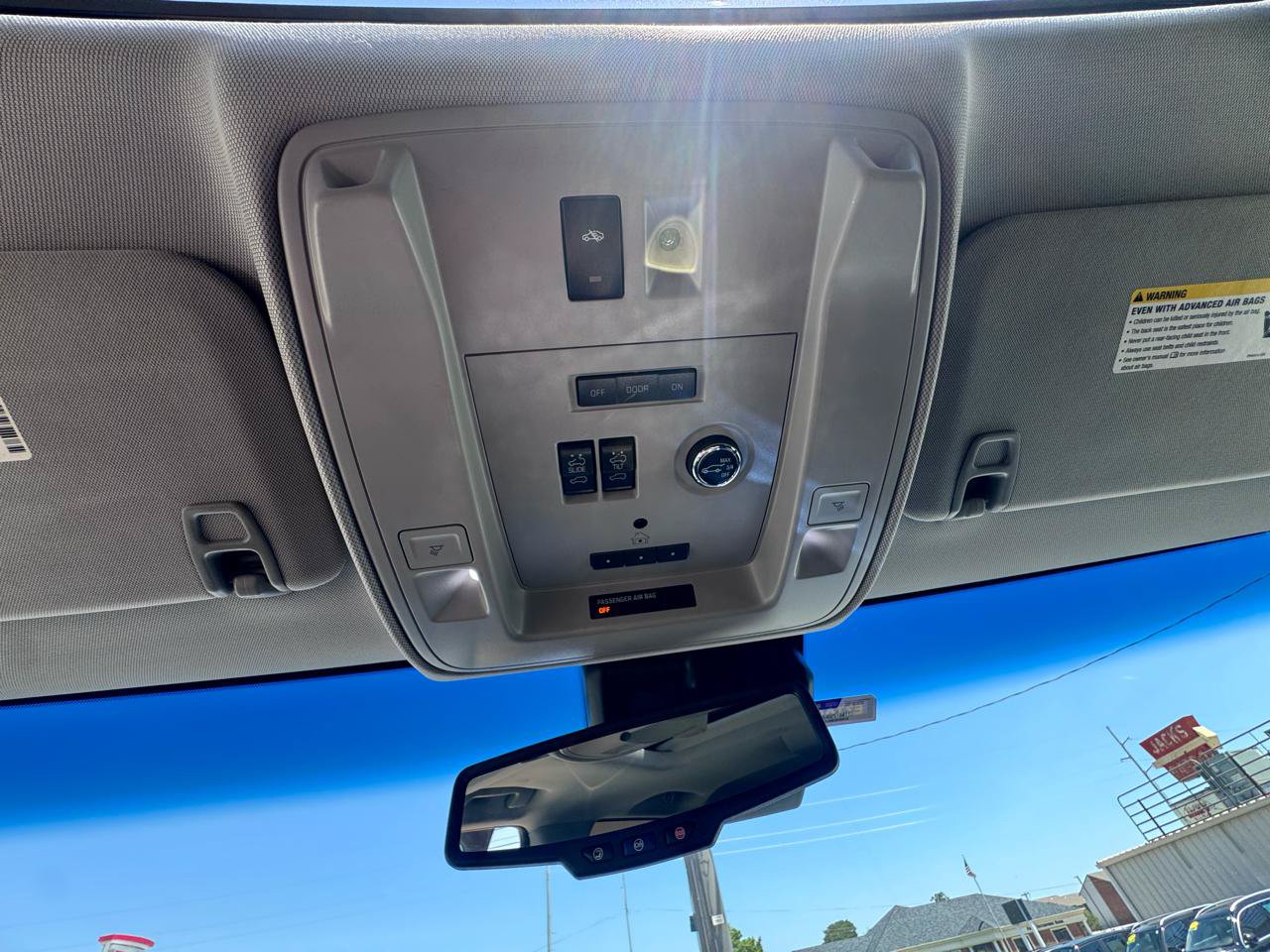 Used 2015 Cadillac Escalade Premium RWD image 37