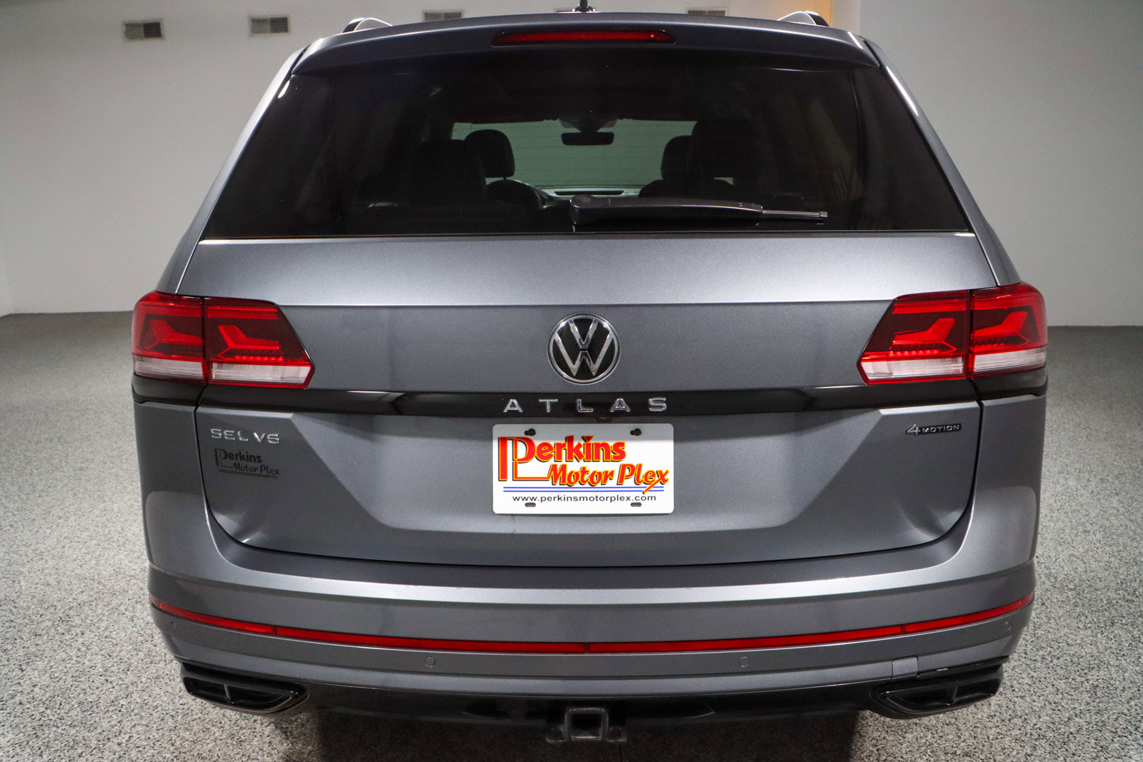 Used 2023 Volkswagen Atlas SEL R-Line image 8