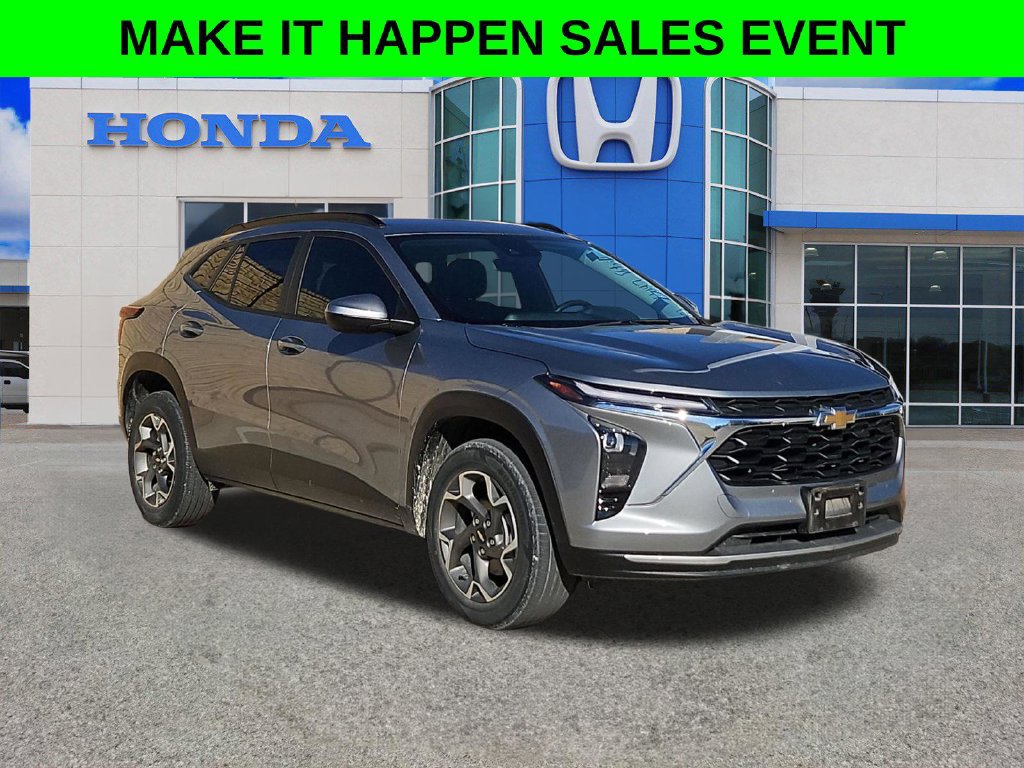 Used 2024 Chevrolet Trax LT w/ Driver Confidence Package FWD image 13