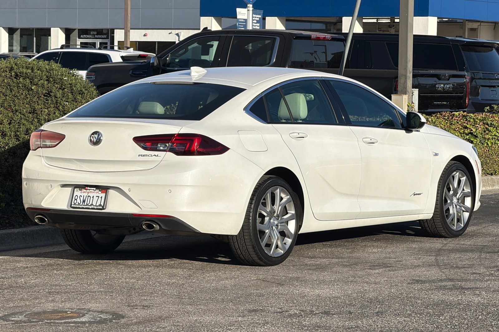 Used 2020 Buick Regal Avenir w/ Driver Confidence Package II FWD image 4