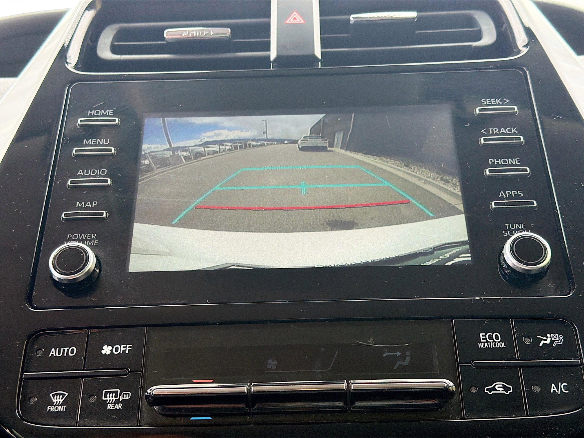 Used 2020 Toyota Prius XLE image 22