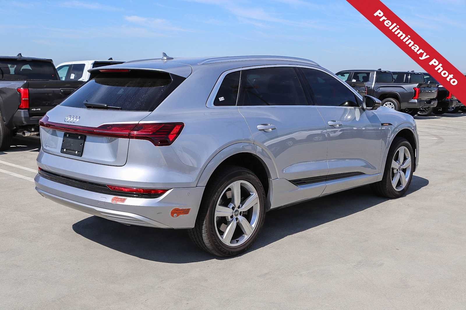 Used 2019 Audi e-tron Prestige w/ Prestige Package AWD/4WD image 6