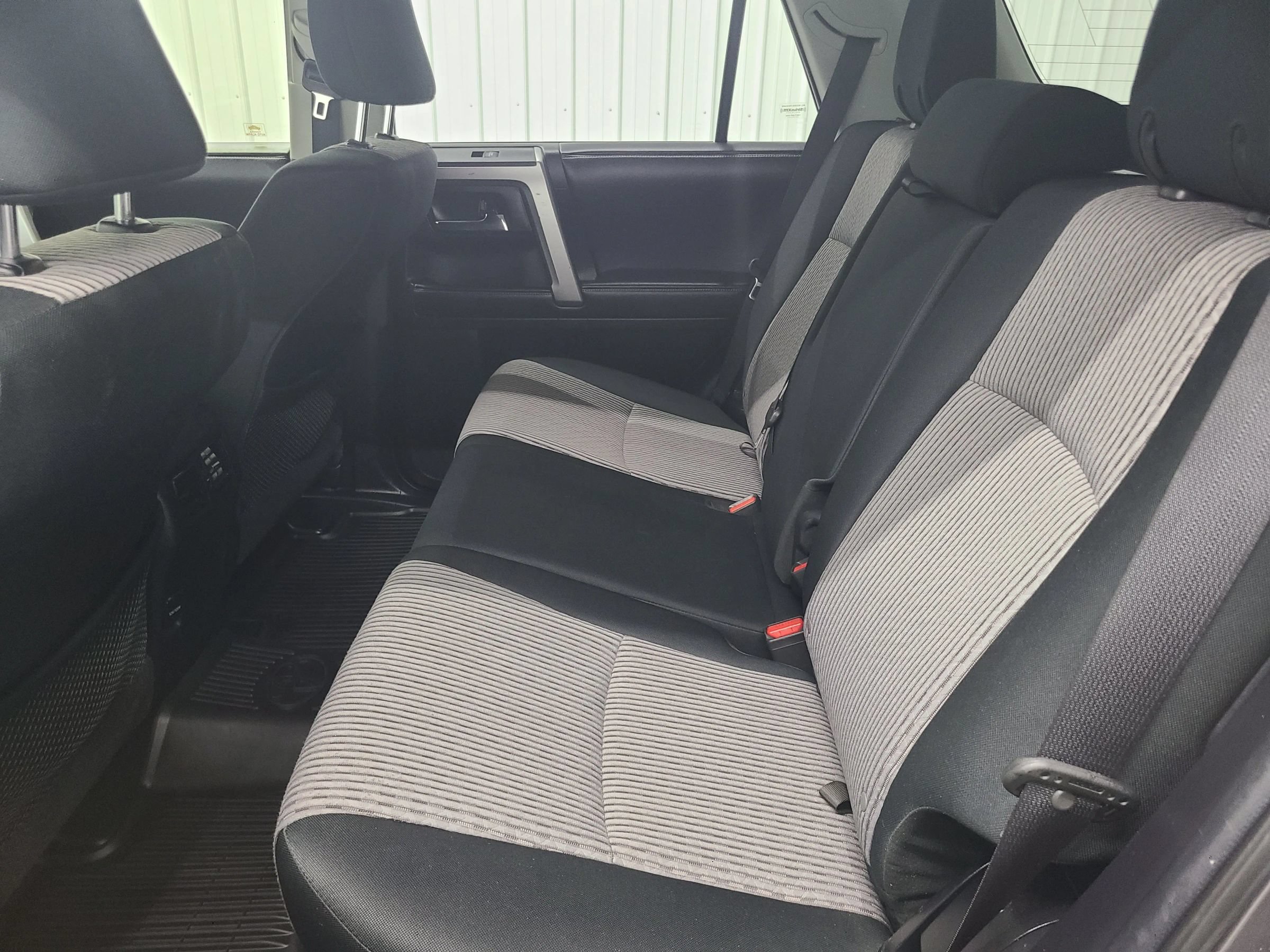 Used 2017 Toyota 4Runner SR5 AWD/4WD image 37