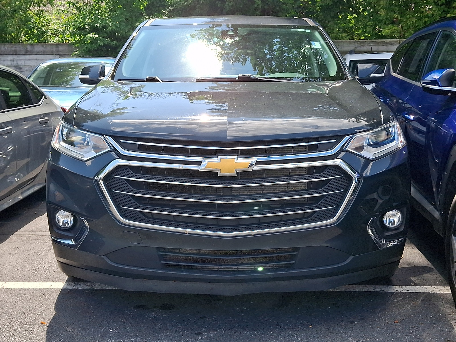 Used 2021 Chevrolet Traverse LT w/ LPO, Cargo Package FWD image 2
