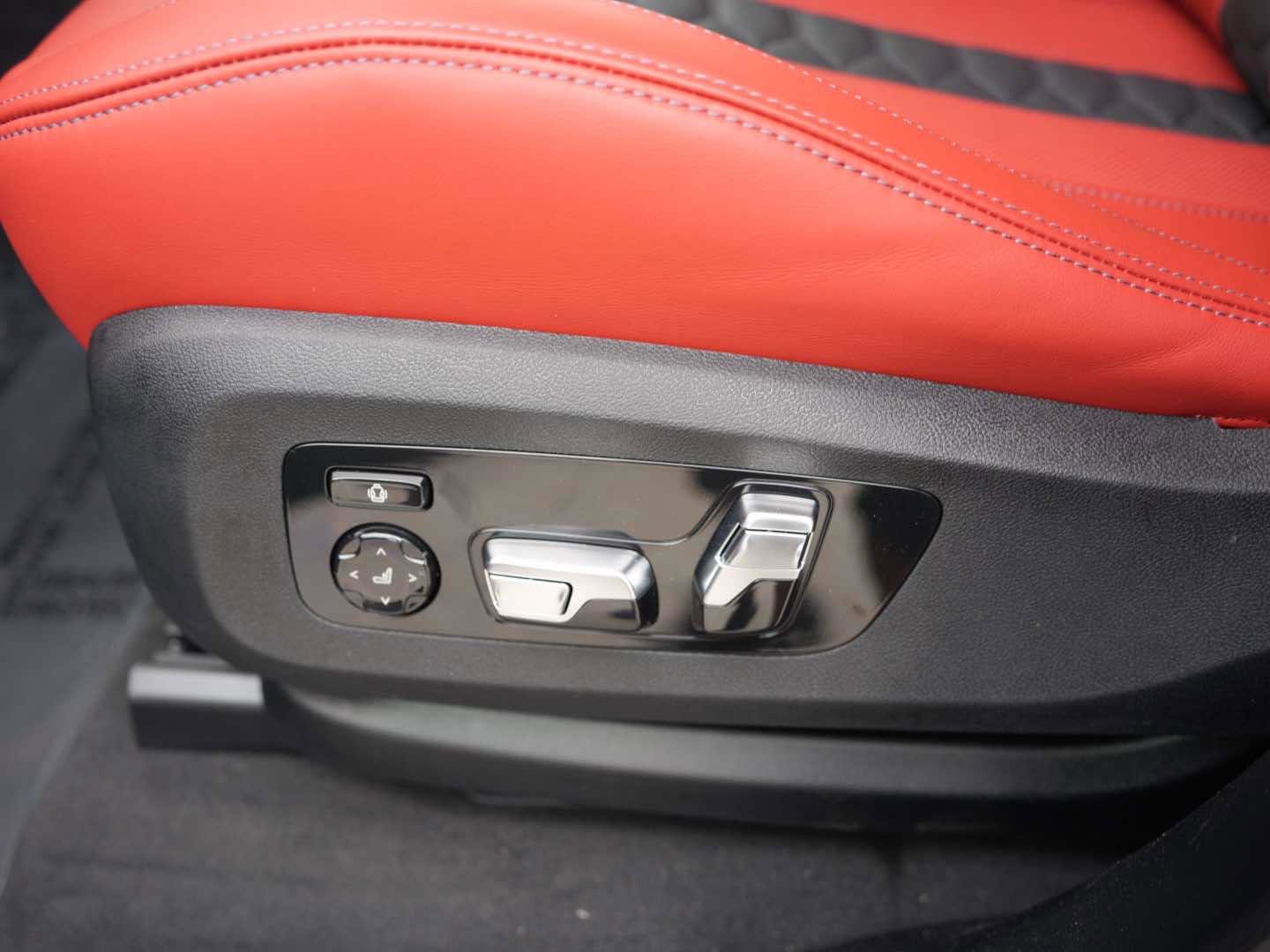New 2026 BMW X5 M Competition w/ Executive Package AWD/4WD image 18