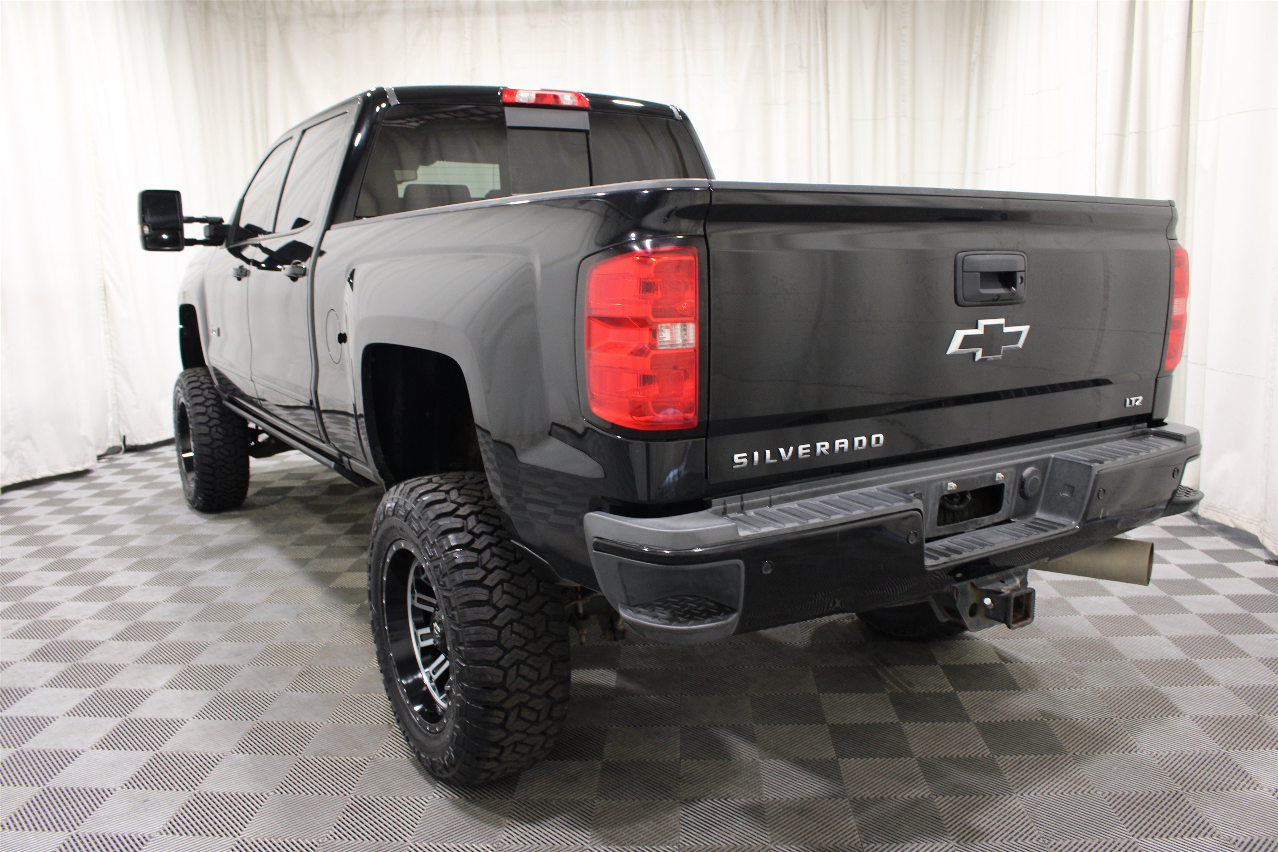 Used 2017 Chevrolet Silverado 2500 LTZ w/ Duramax Plus Package AWD/4WD image 31