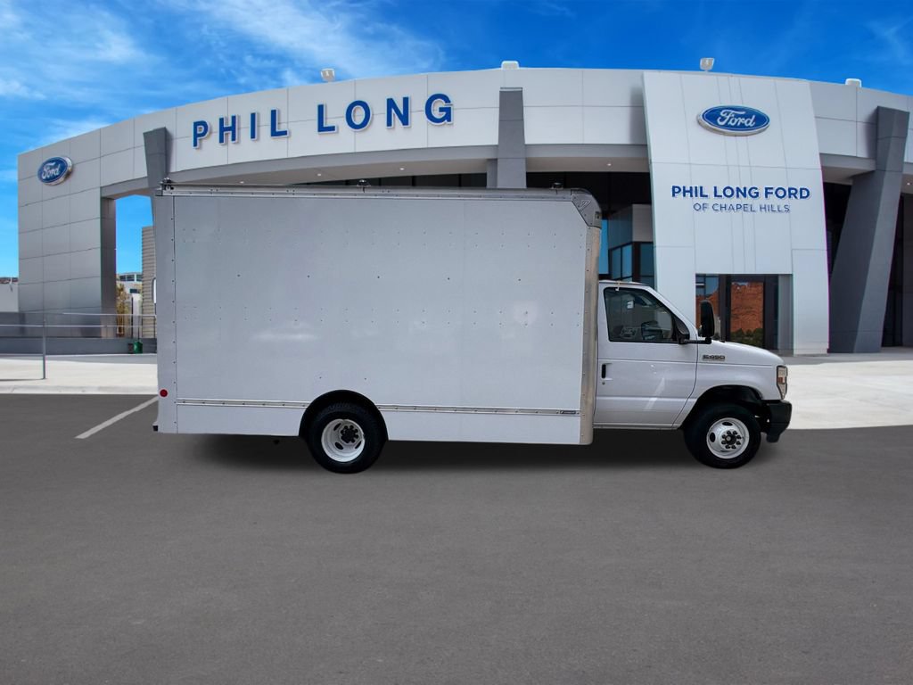 Used 2023 Ford E-450 and Econoline 450 Super Duty w/ Driver's Safety Package RWD image 6
