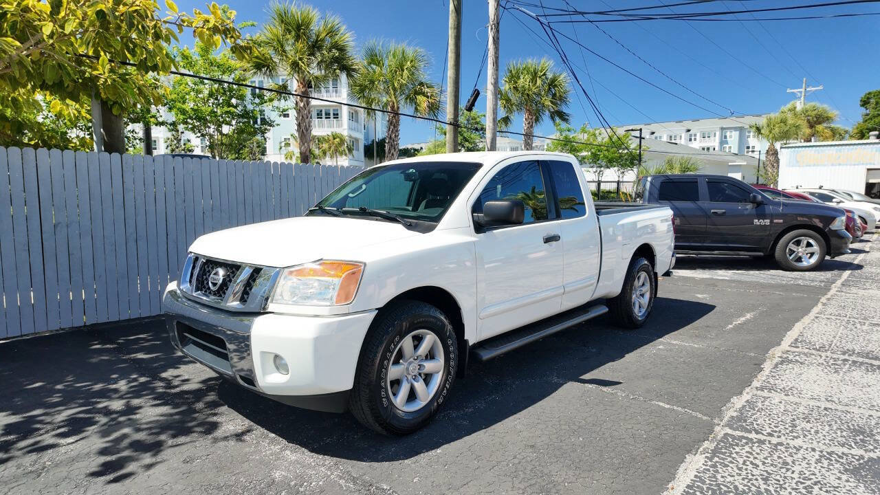 Used 2014 Nissan Titan SV w/ SV Value Truck Package RWD image 4