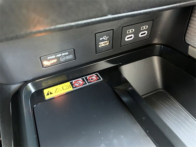 Used 2025 Toyota Camry SE image 27