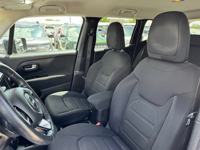 Used 2019 Jeep Renegade Latitude w/ Cold Weather Group AWD/4WD image 27