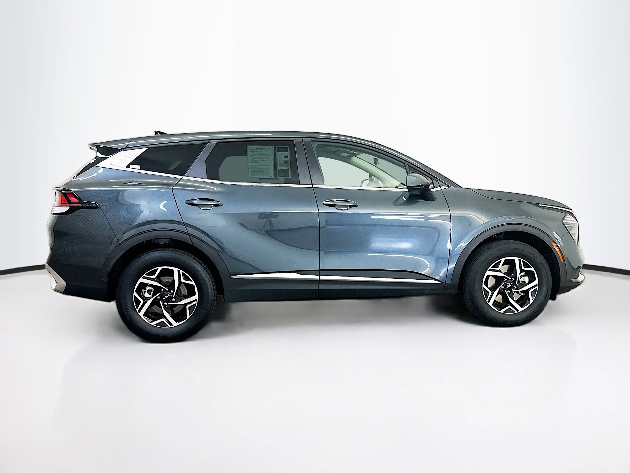 Used 2025 Kia Sportage LX image 10