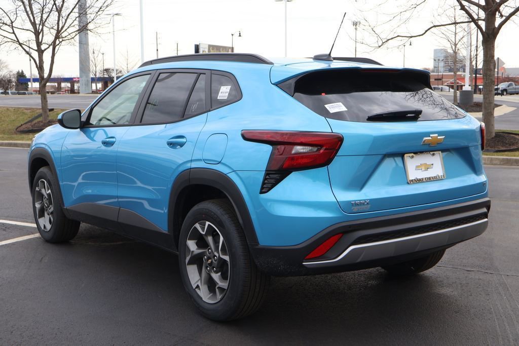 New 2026 Chevrolet Trax LT w/ Driver Confidence Package FWD image 5