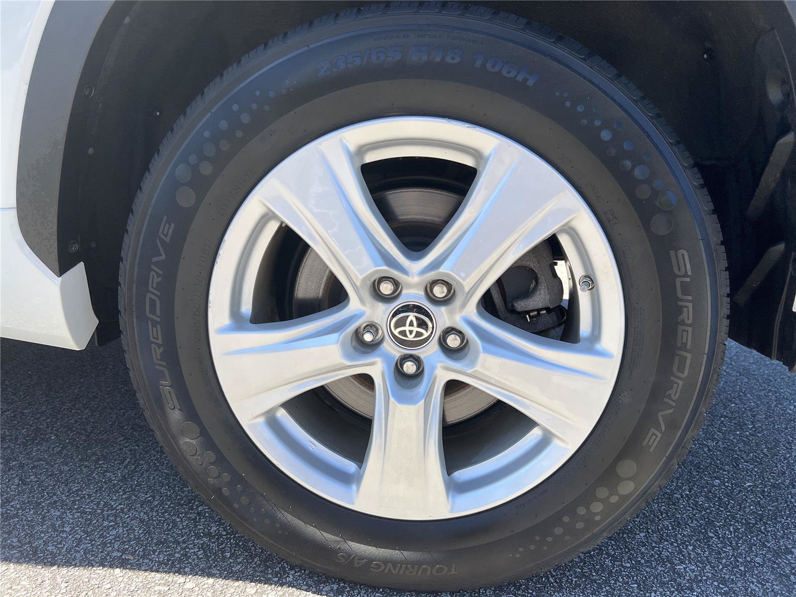 Used 2023 Toyota Highlander LE FWD image 32