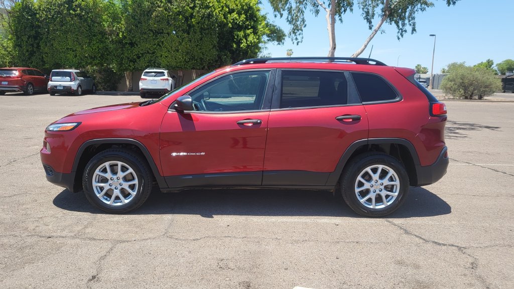 Used 2016 Jeep Cherokee Sport FWD image 5