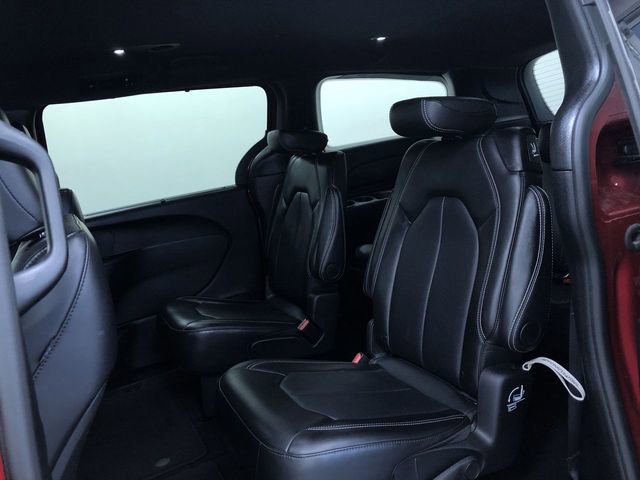 Used 2025 Chrysler Pacifica Select image 21