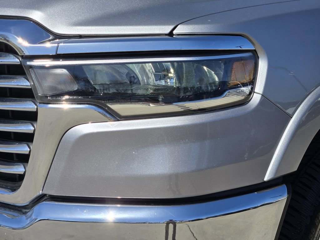 Used 2025 RAM 1500 Laramie AWD/4WD image 15