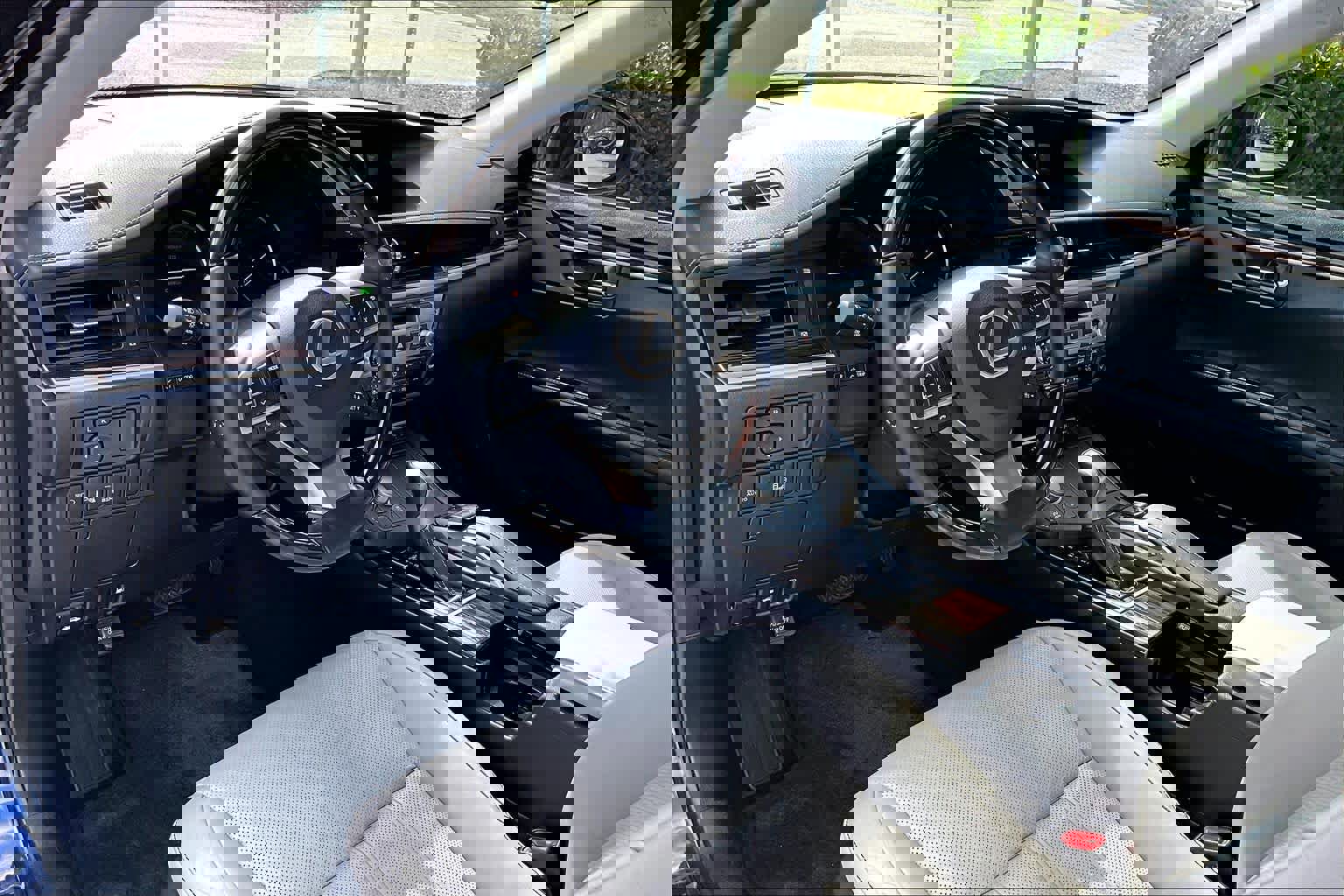 Used 2017 Lexus ES 300h image 18