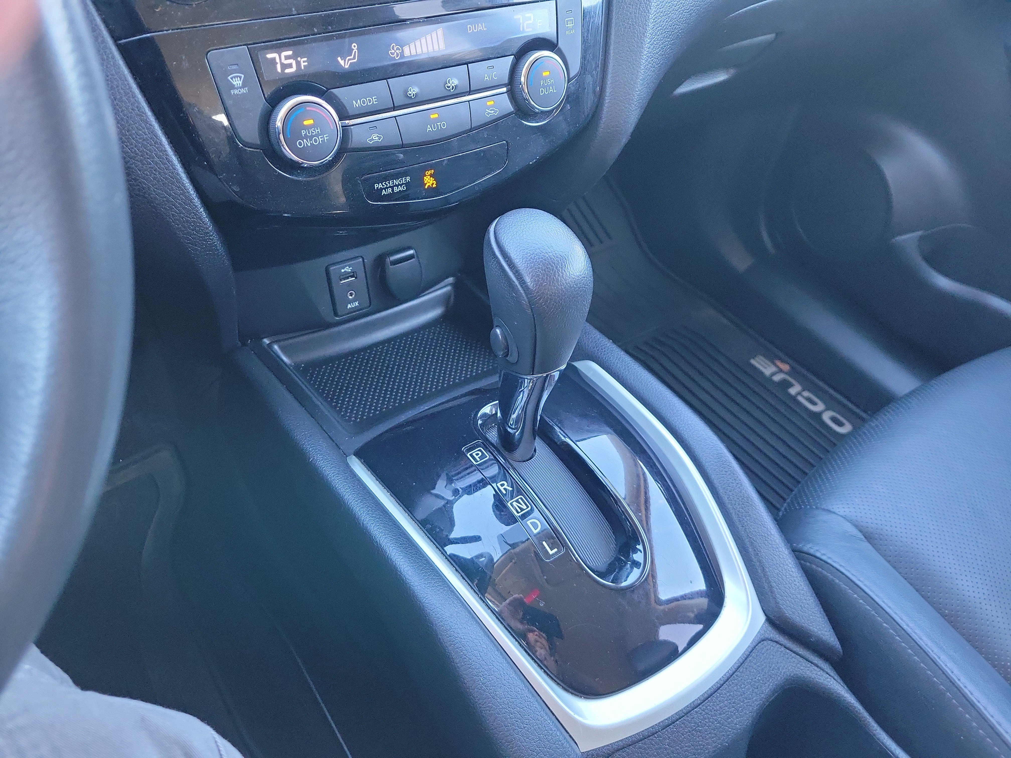 Used 2014 Nissan Rogue SL image 24