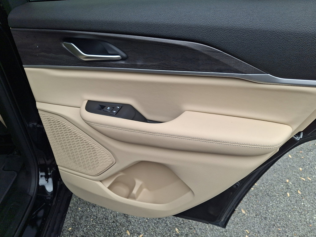 Used 2023 Jeep Grand Cherokee Limited AWD/4WD image 14