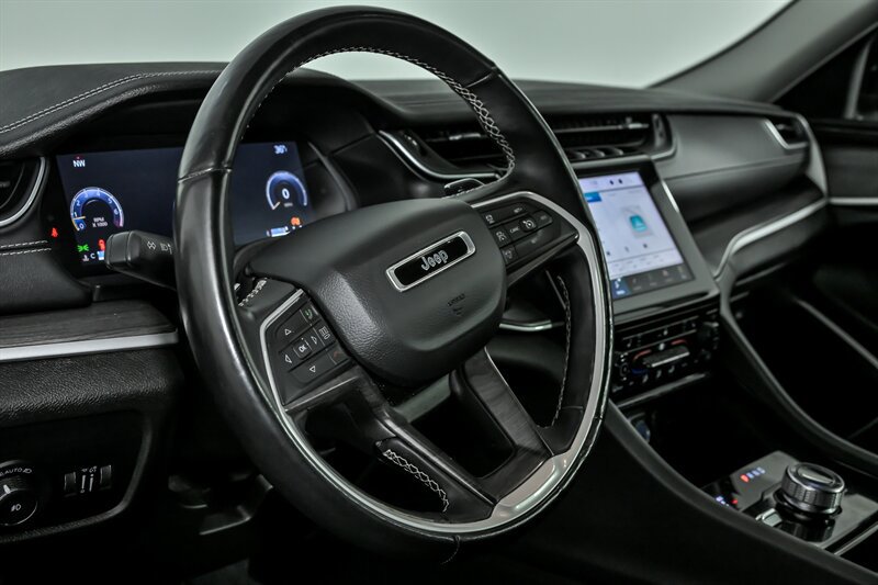 Used 2022 Jeep Grand Cherokee L Limited AWD/4WD image 21