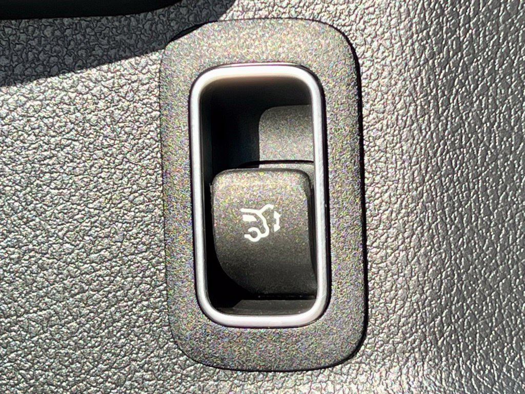 Certified 2023 Mercedes-Benz GLA 250 4MATIC image 37